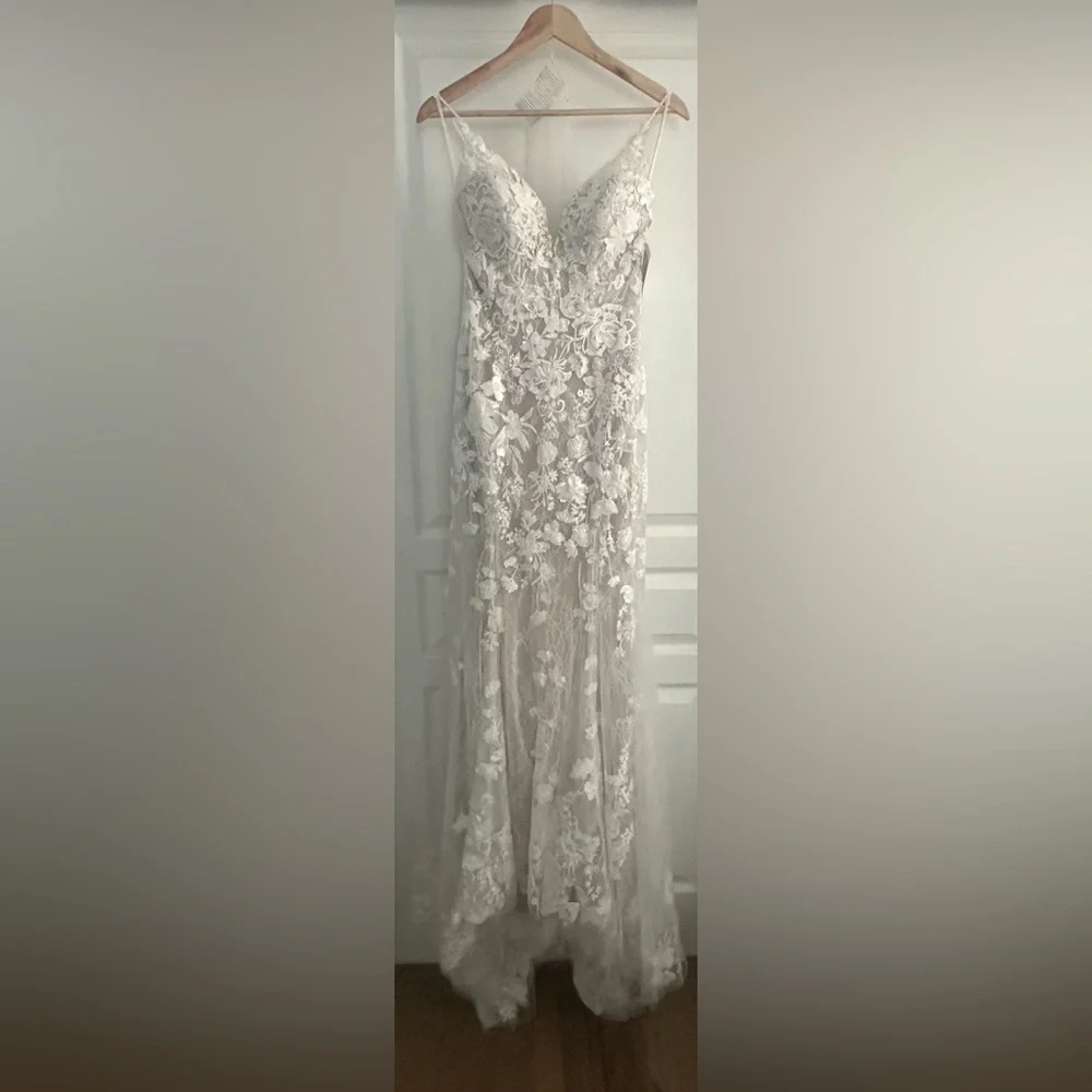New Lace Fit & Flare Bridal Gown – Size 6 – Ivory over Dark Champagne - Picture 4 of 7